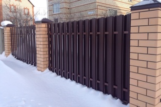 Забор из евроштакетника в шахматном порядке 30 метров фото в Бору