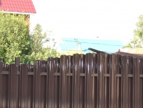 Забор из евроштакетника на ленточном фундаменте 10 метров фото в Бору